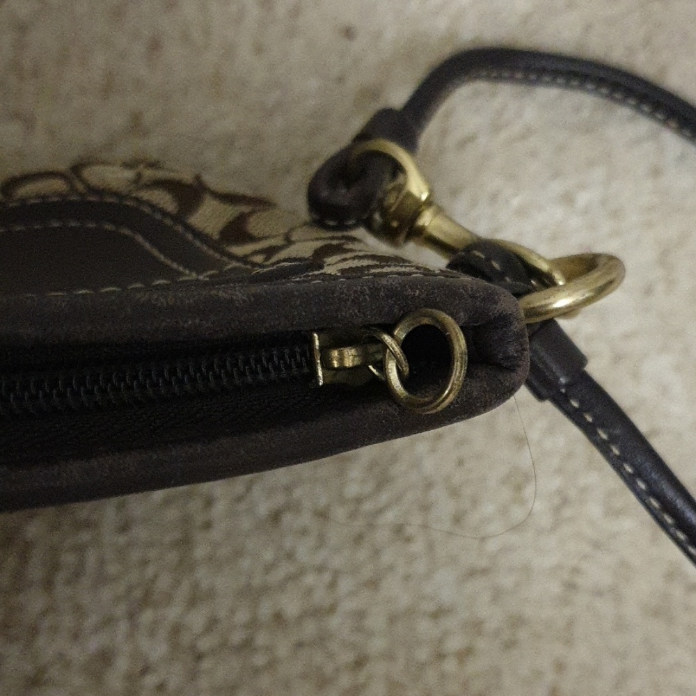 Coach wristlet - Picture 4 of 4